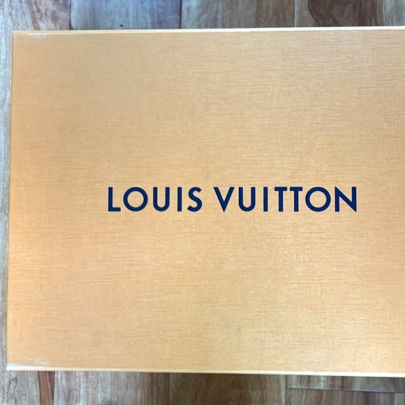 New LV logo Louis Vuitton  leather 👞 Loafers it”s comes with box US size 8 - Picture 5 of 12